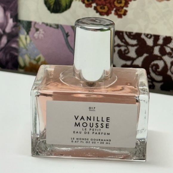 Vanilla Mousse Le Monde Gourmand Mini Perfume - Picture 2 of 5